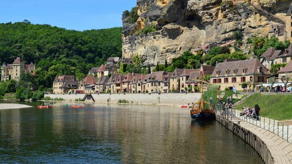 Quels sont les avantages de trouver un distributeur d'eau filtrée au restaurant ?